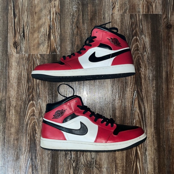 air jordan 1 mid chicago men's red black